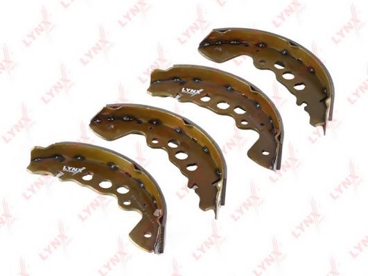 Комплект тормозных колодок LYNXauto BS7305