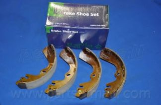 Комплект тормозных колодок PARTS-MALL PLA-026