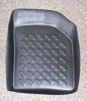 Резиновый коврик с защитными бортами CARBOX 413877000