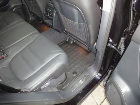 Резиновый коврик с защитными бортами CARBOX 431783000