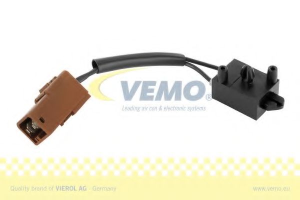 Выключатель, привод сцепления (Tempomat); Выключатель, привод сцепления (управление двигателем) VEMO V42-73-0010
